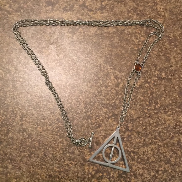 3/$100🎁 Harry Potter Deathly Hallows Necklace - Picture 6 of 7